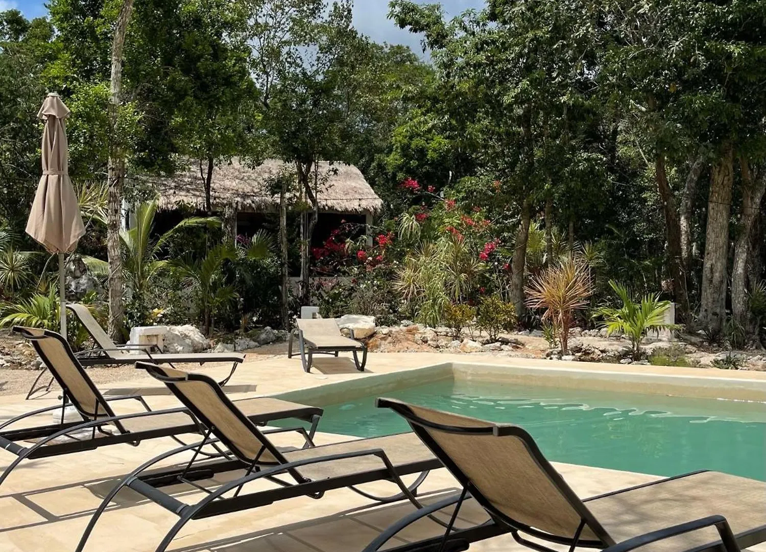 Maya Eco Village أكومال